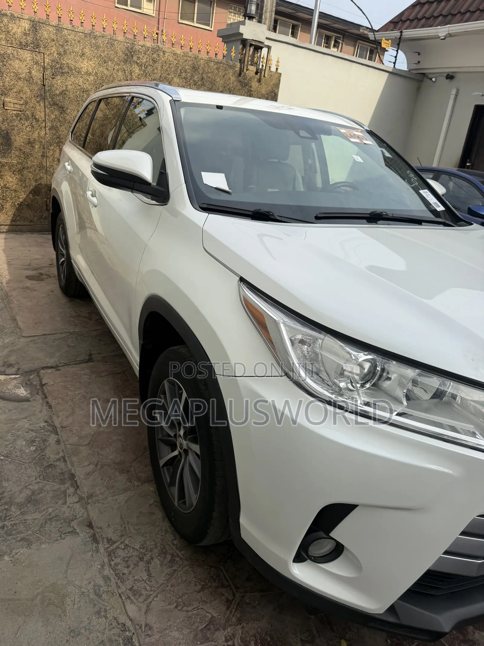 Toyota Highlander XLE 4x2 V6 (3.5L 6cyl 8A) 2018 White