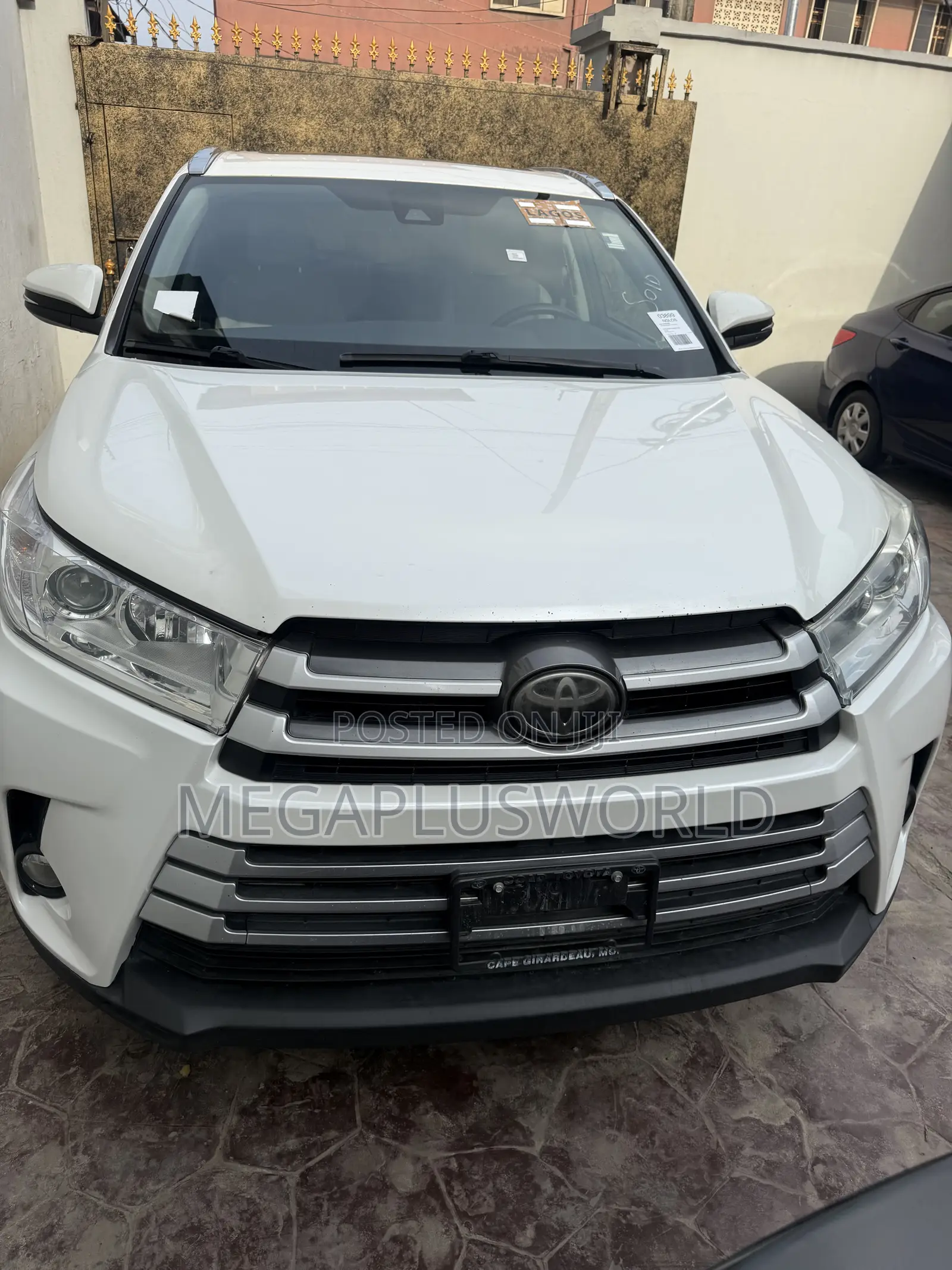 Toyota Highlander XLE 4x2 V6 (3.5L 6cyl 8A) 2018 White