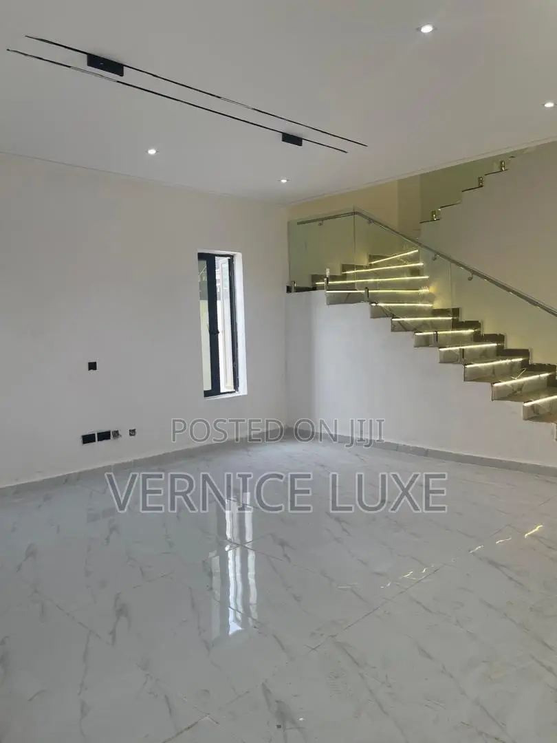 6bdrm Duplex in Ikate, Lekki for sale