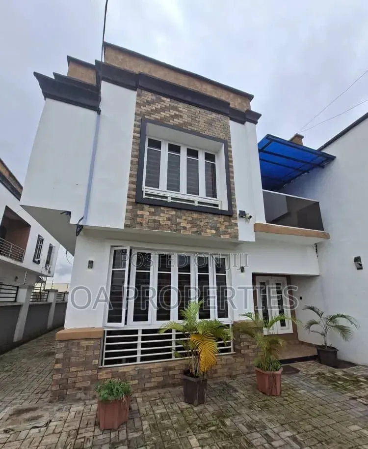 Furnished 4bdrm Duplex in Carlton Gate Estate for rent