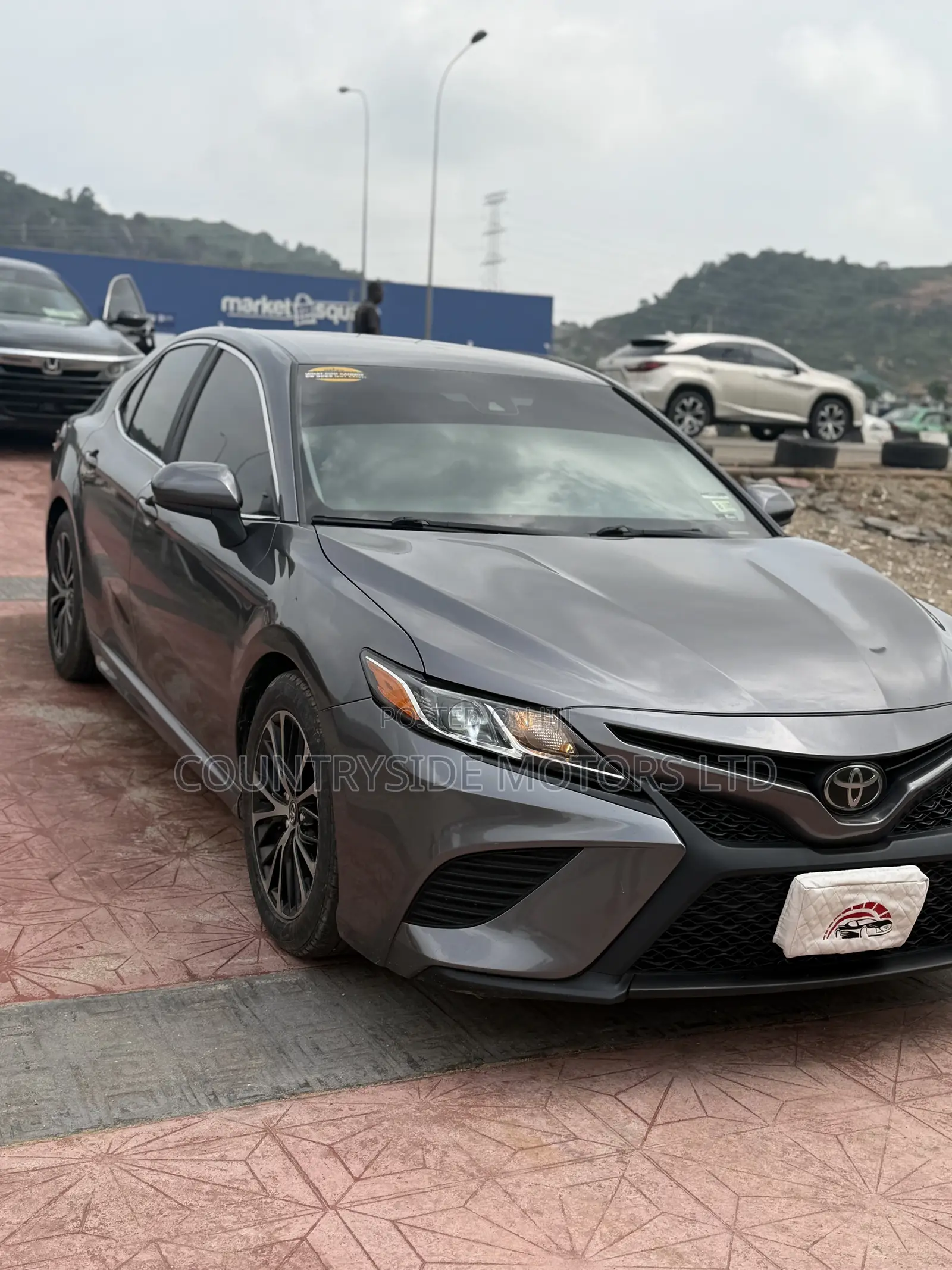 Toyota Camry SE FWD (2.5L 4cyl 8AM) 2018 Gray