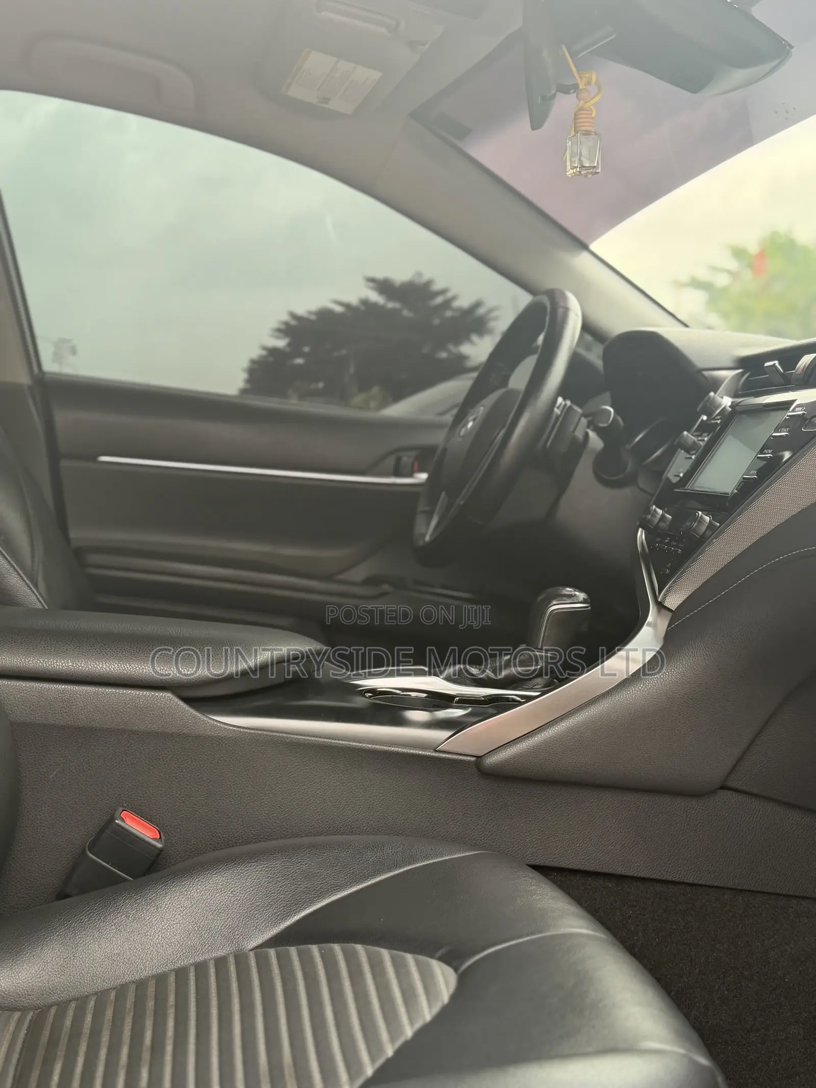 Toyota Camry SE FWD (2.5L 4cyl 8AM) 2018 Gray