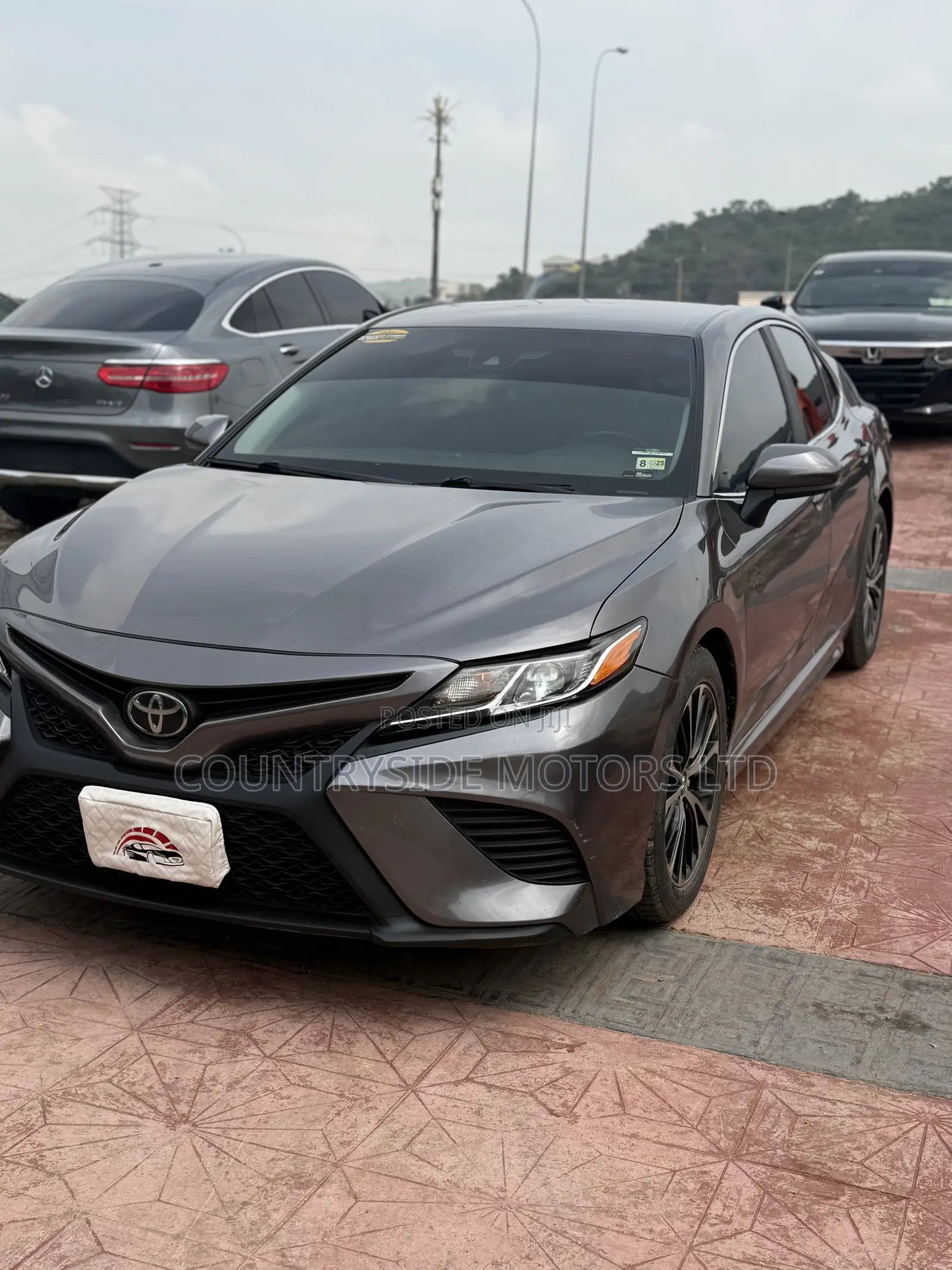 Toyota Camry SE FWD (2.5L 4cyl 8AM) 2018 Gray