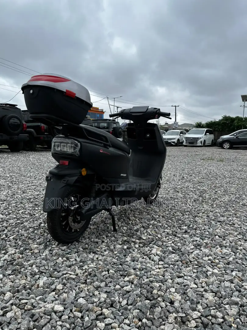 New Royal Racer 2025 Black