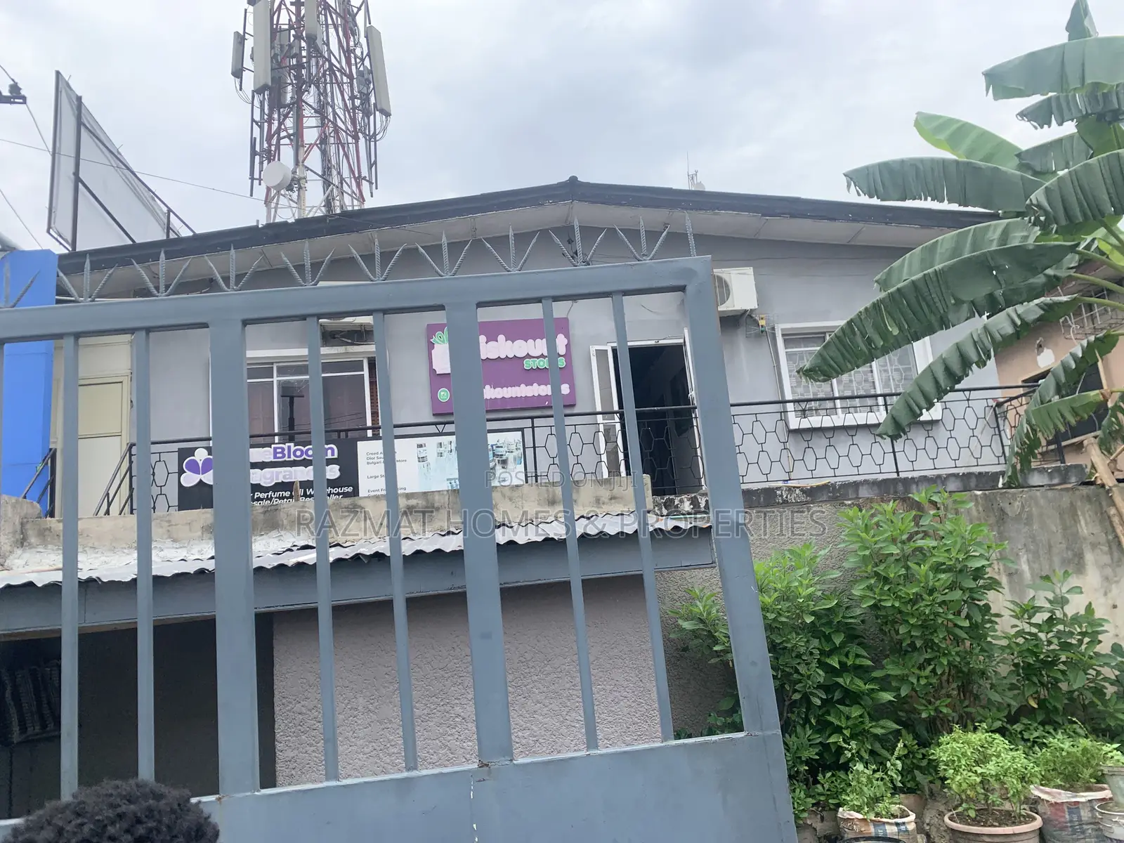 3bdrm Block of Flats in Bode Thomas for sale