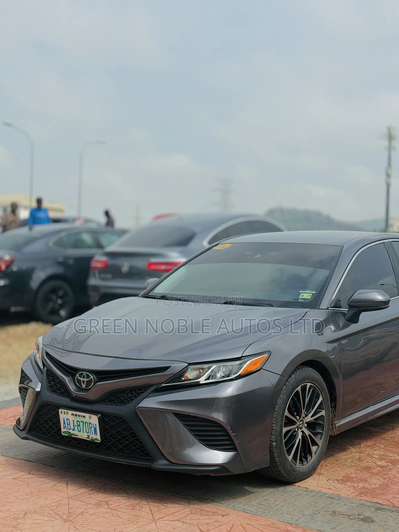 Toyota Camry SE FWD (2.5L 4cyl 8AM) 2018 Gray