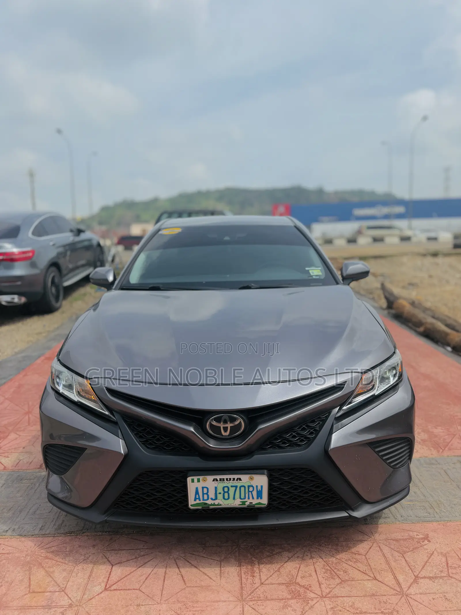 Toyota Camry SE FWD (2.5L 4cyl 8AM) 2018 Gray