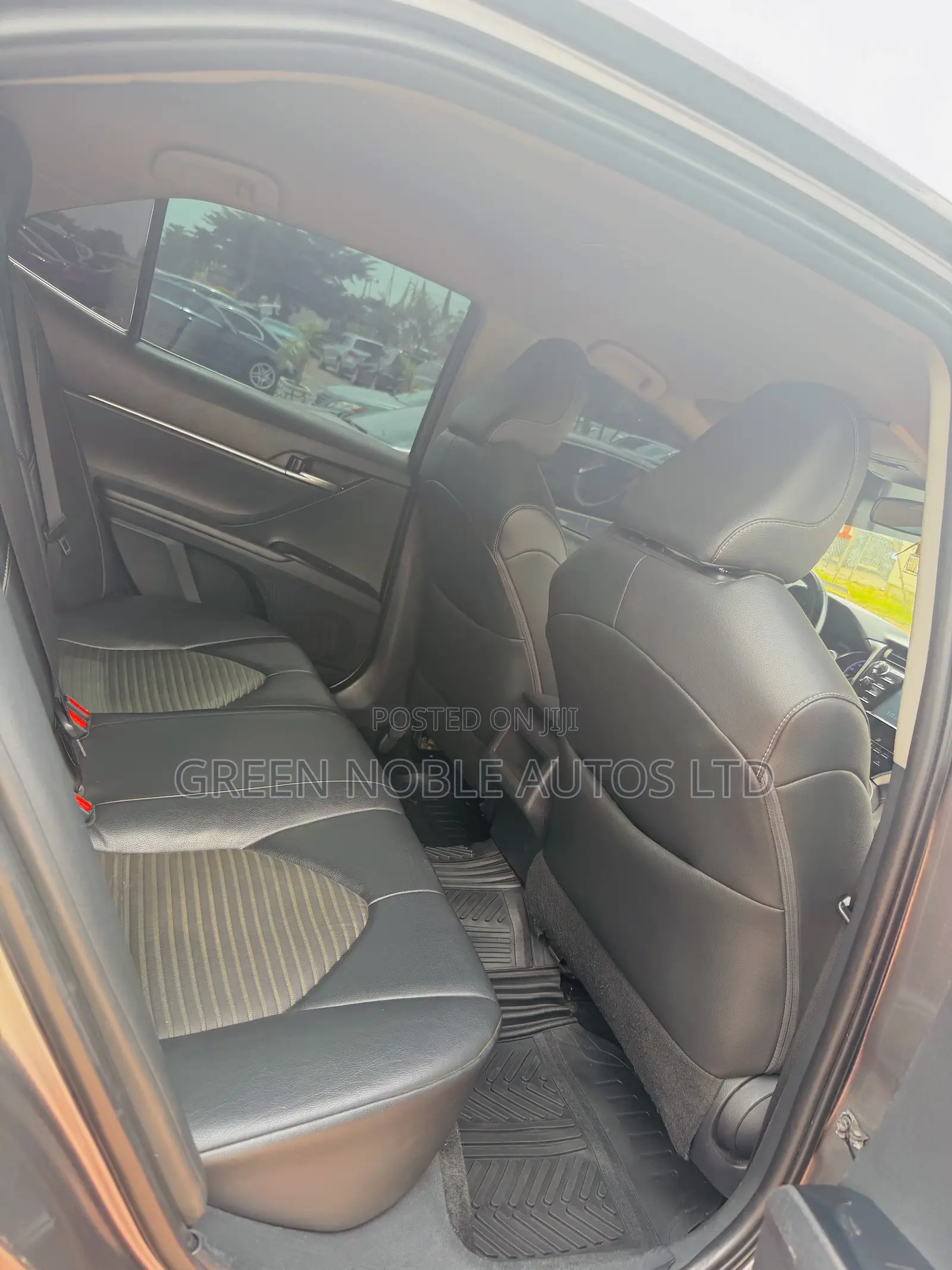 Toyota Camry SE FWD (2.5L 4cyl 8AM) 2018 Gray