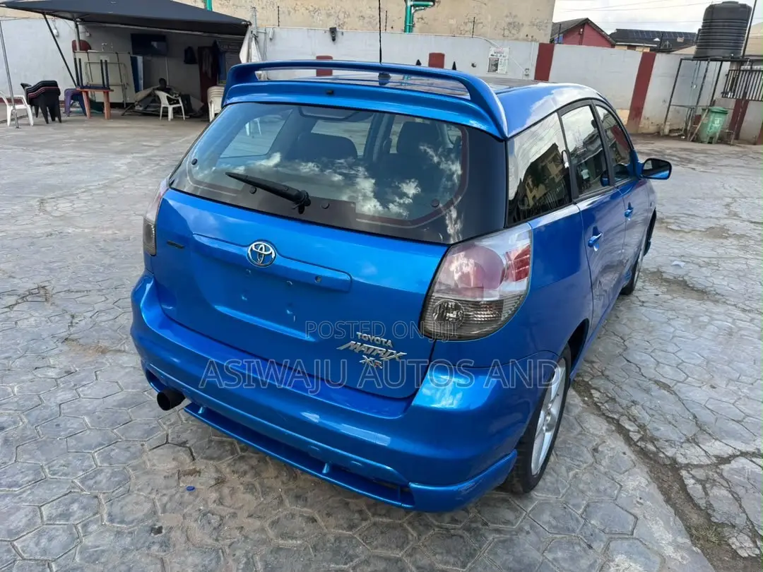 Toyota Matrix XR Hatchback FWD (1.8L 4cyl 4A) 2007 Blue
