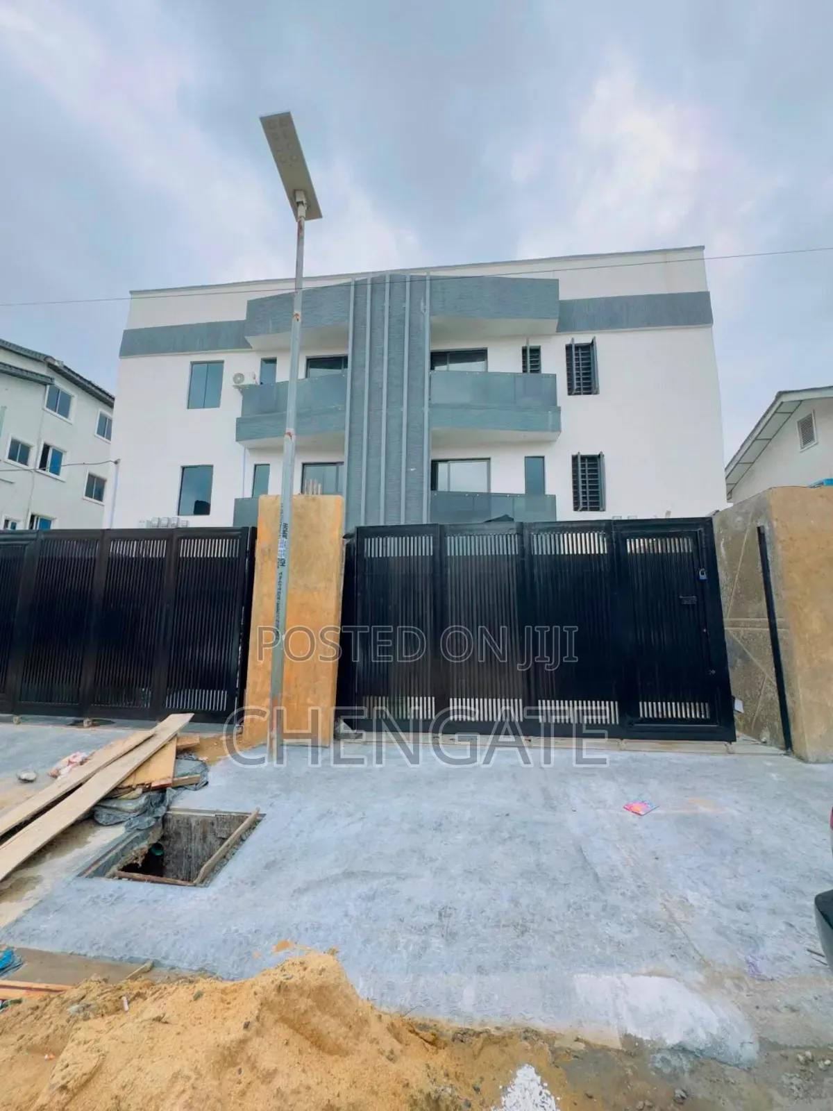 4bdrm Duplex in Yaba for sale