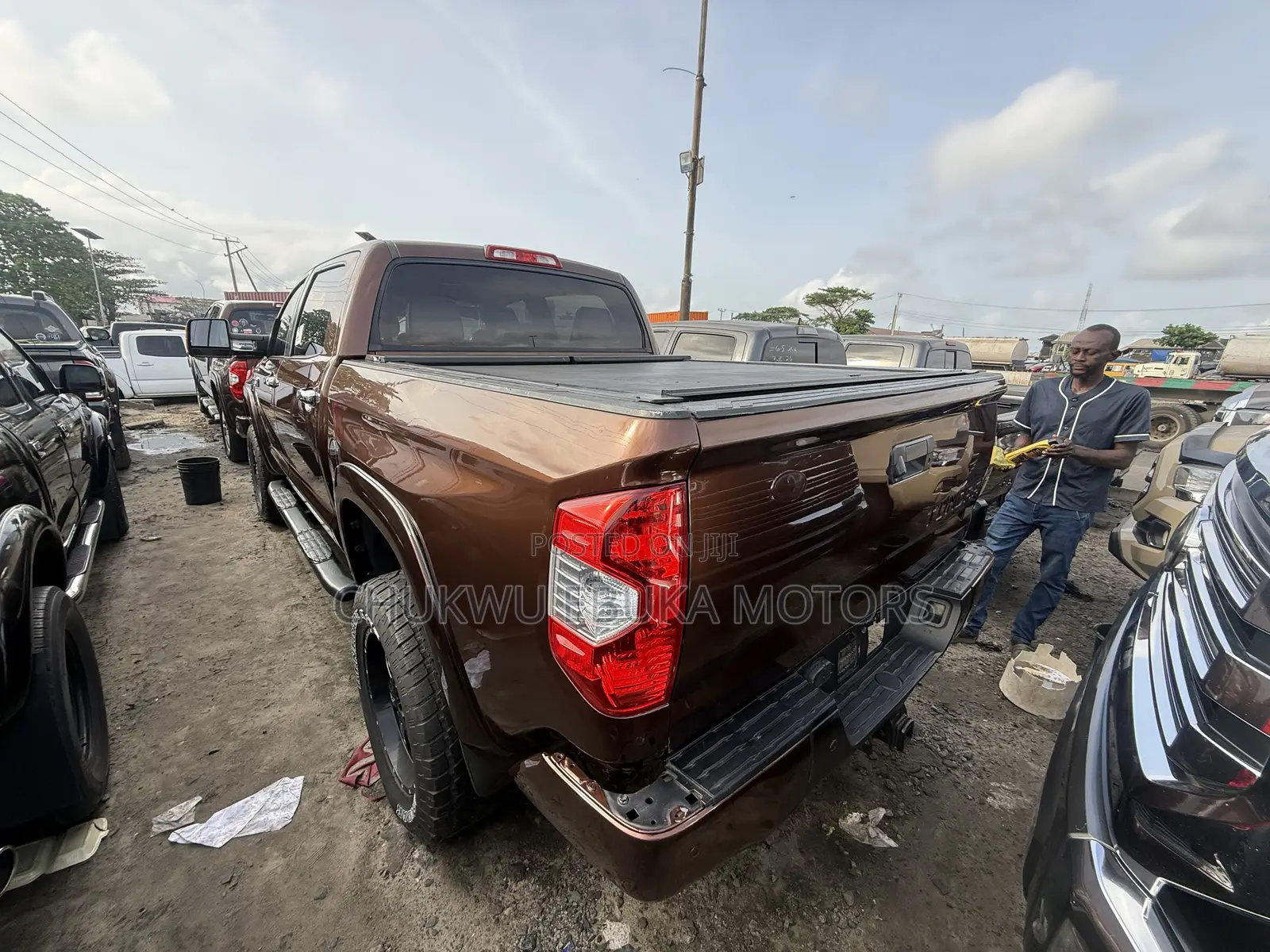 Toyota Tundra Platinum 4dr CrewMax 4WD SB (5.7L 8cyl 6A) 2015 Brown