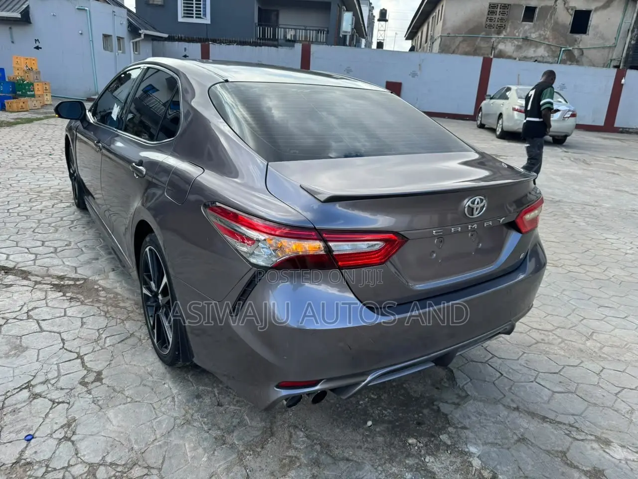 Toyota Camry SE FWD (2.5L 4cyl 8AM) 2018 Gray