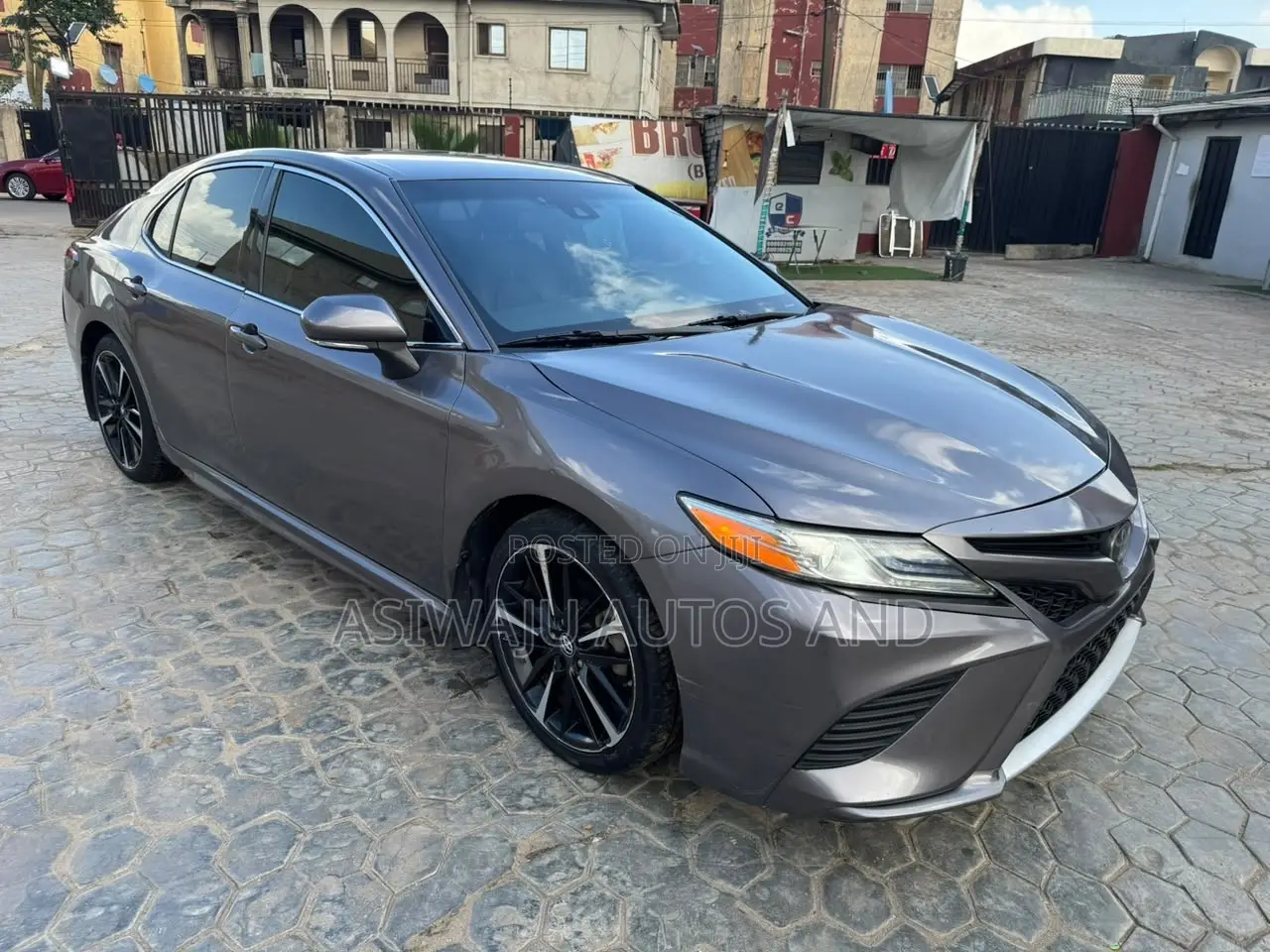 Toyota Camry SE FWD (2.5L 4cyl 8AM) 2018 Gray
