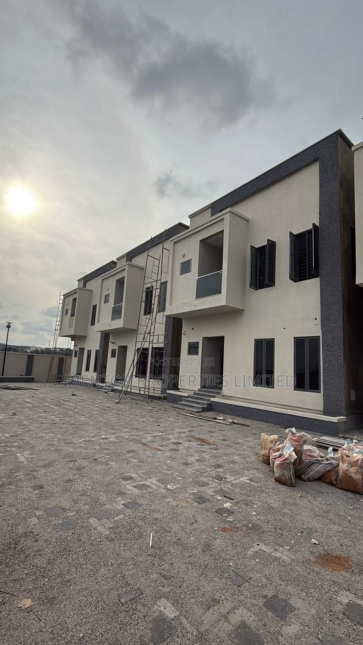 4bdrm Duplex in Mentor, Kado for sale