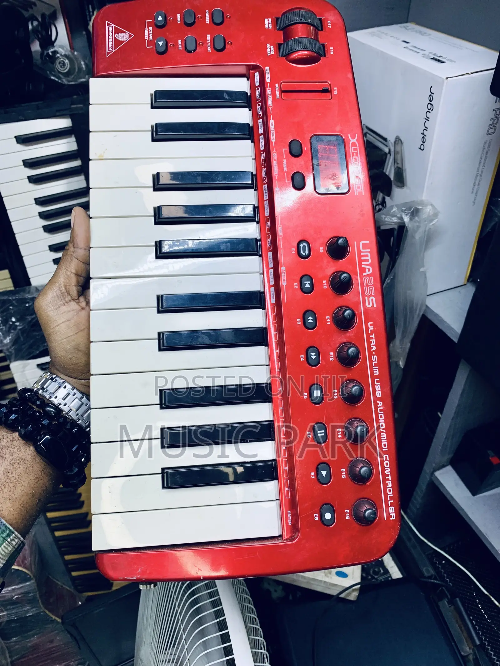 Behringer UMA25S Ultra-Slim 25-Key MIDI Controller for Sale!