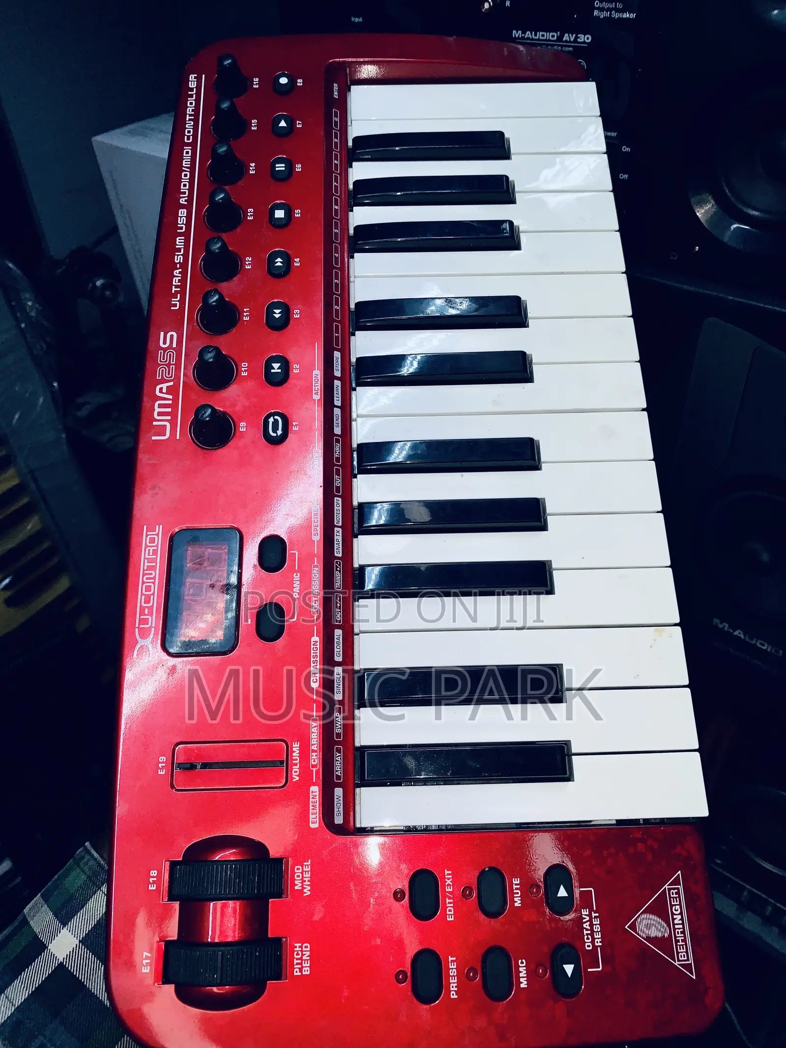 Behringer UMA25S Ultra-Slim 25-Key MIDI Controller for Sale!