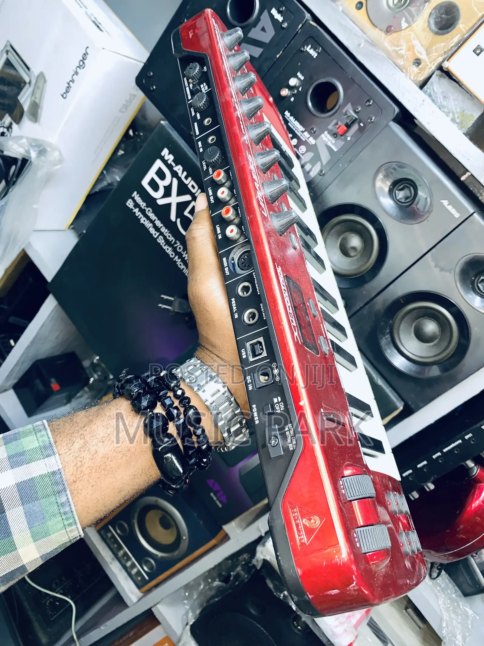 Behringer UMA25S Ultra-Slim 25-Key MIDI Controller for Sale!