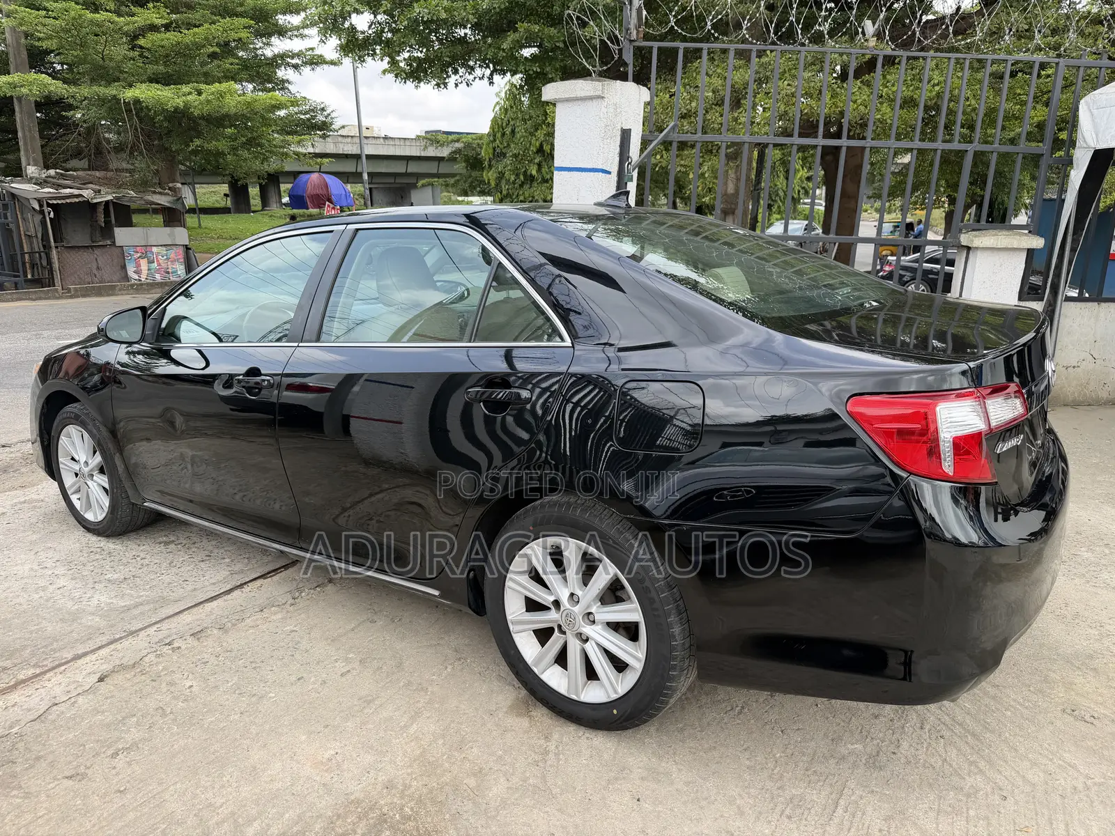 Toyota Camry XLE V6 4dr Sedan (3.5L 6cyl 6A) 2013 Black