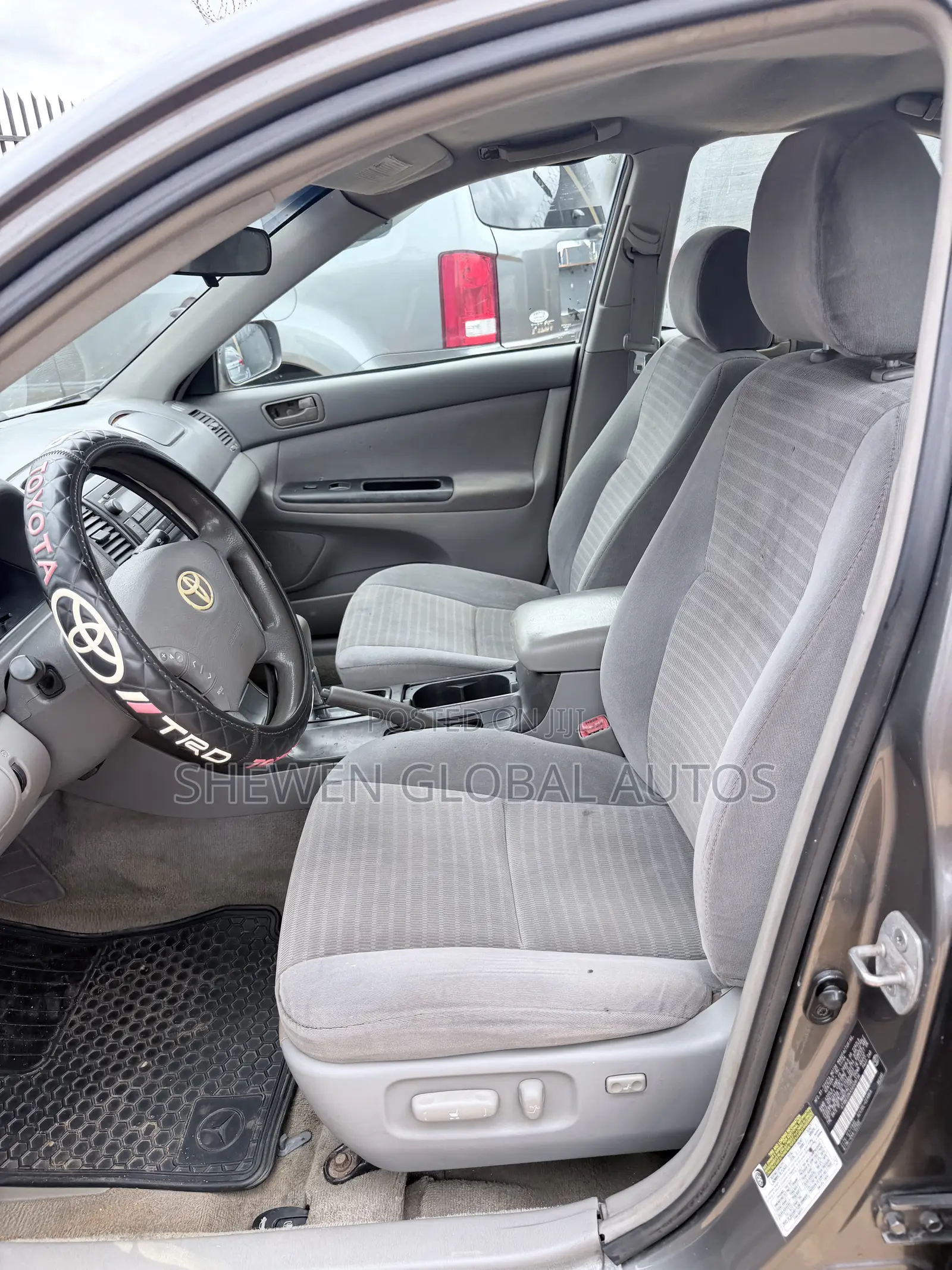 Toyota Camry LE 4dr Sedan (2.4L 4cyl 5A) 2005 Gray