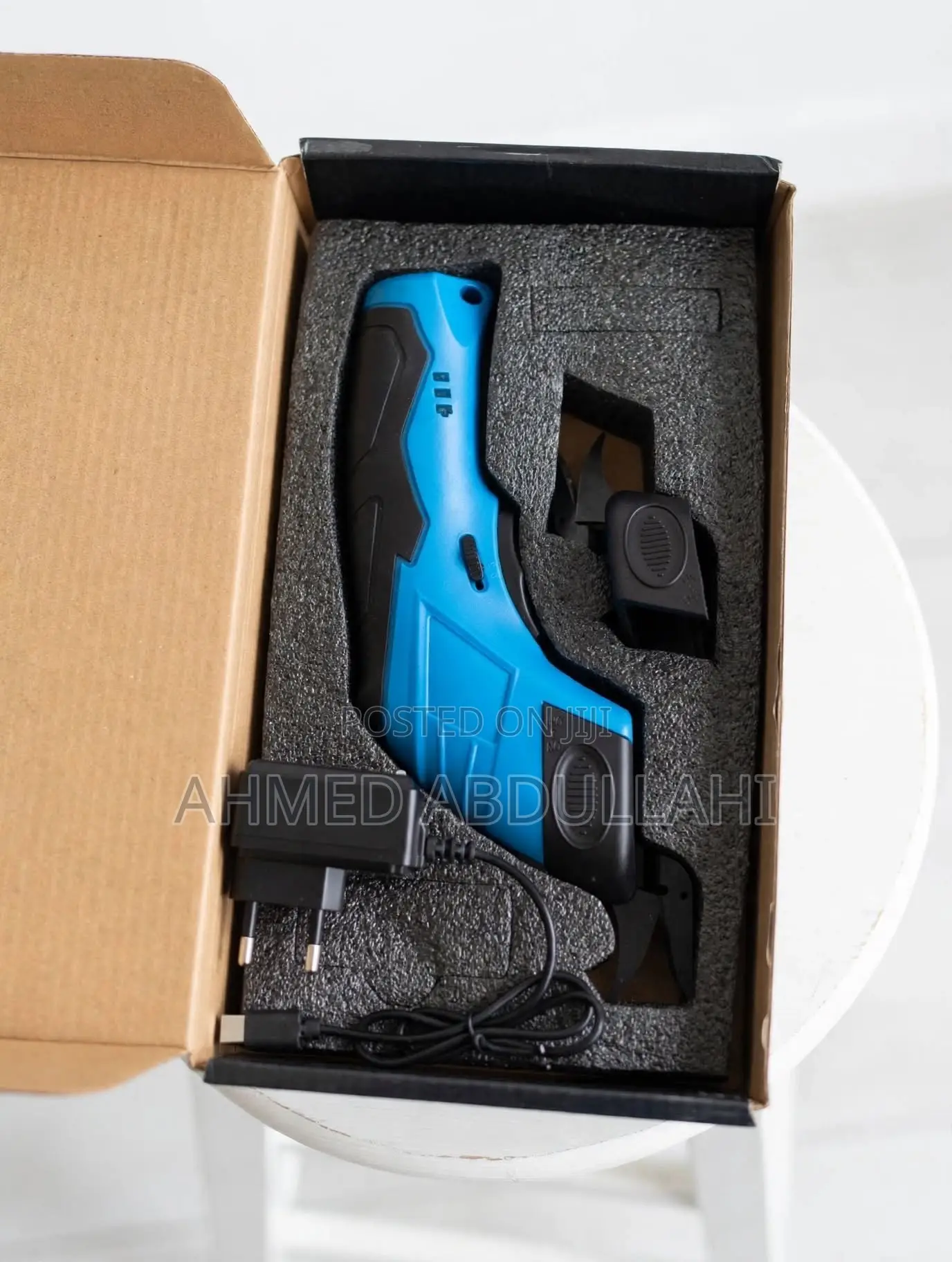 TWO LION Rechargeable Lithium Battery Cloth Cutting Scissors