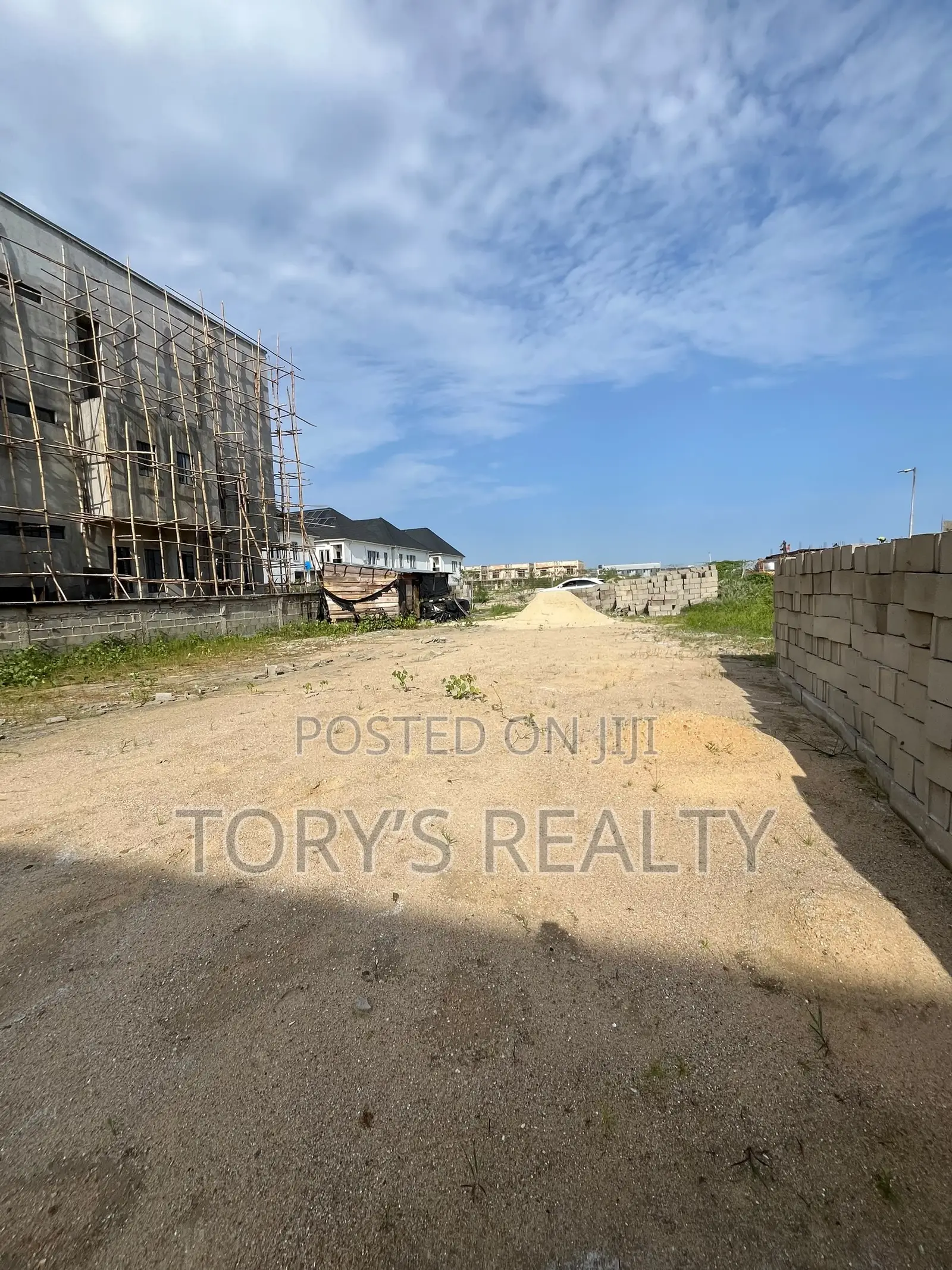 600 SQM Land