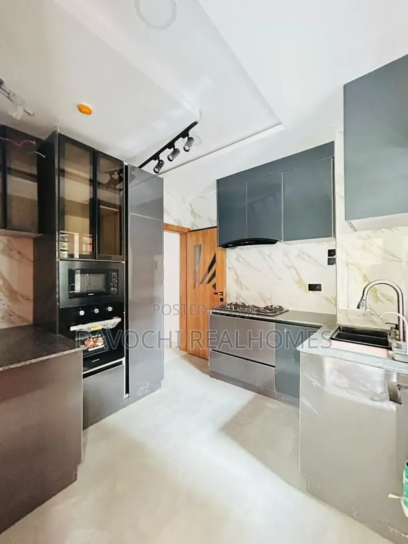 3bdrm Apartment in Lekki Phase 1 for rent