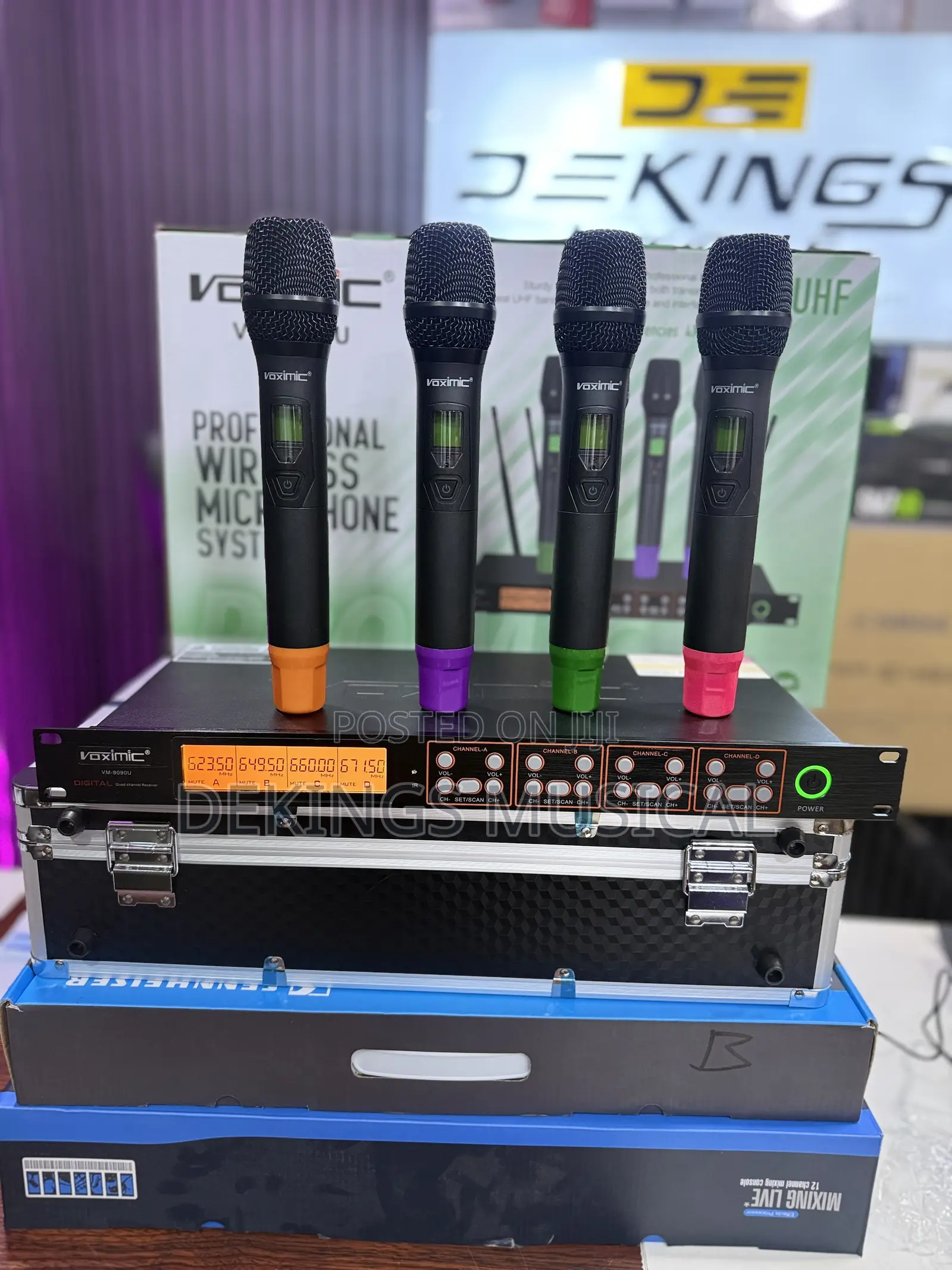 Voximic VM-9090U Professional 4-Channel UHF Wireless Microphone
