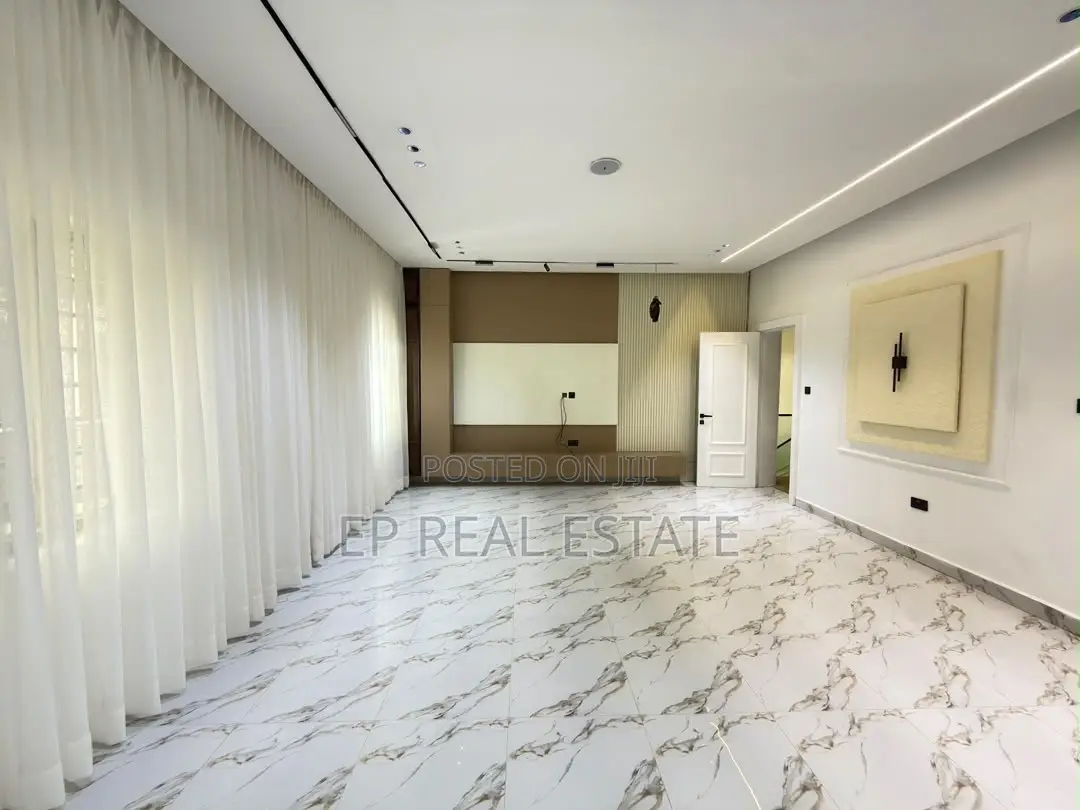 5bdrm House in Dakwo District for sale