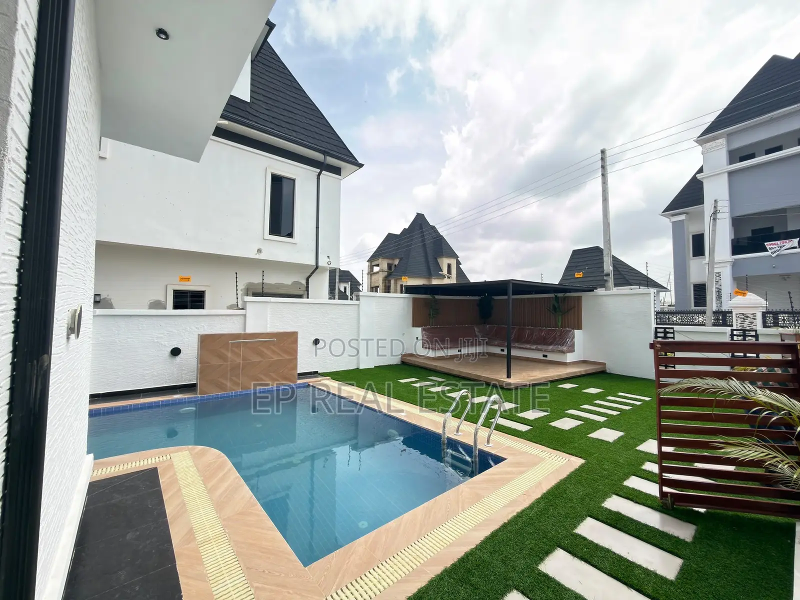5bdrm House in Dakwo District for sale
