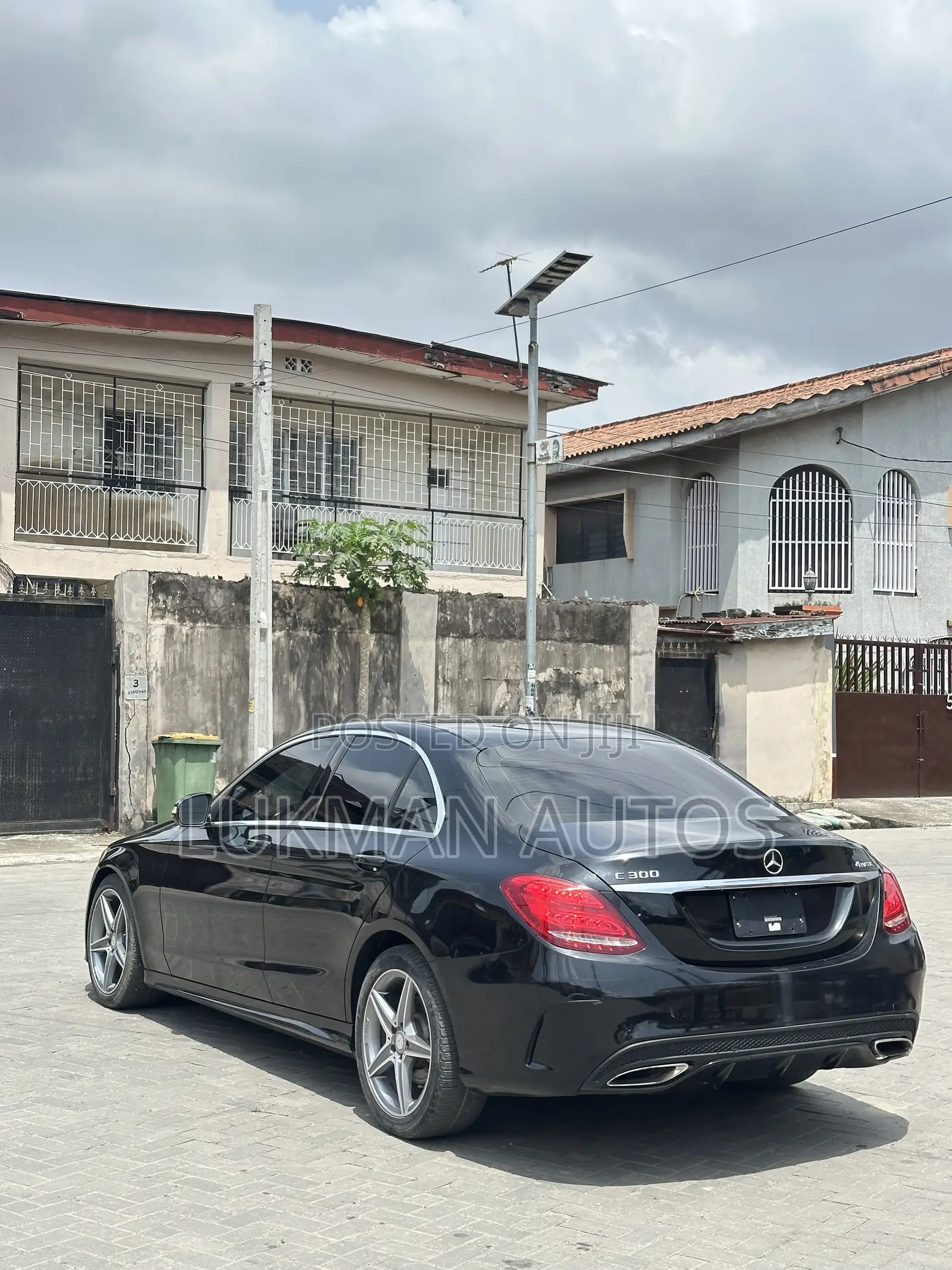 Mercedes-Benz C300 Luxury 4dr AWD 4Matic Sedan (2.0L 4cyl 7A) 2015