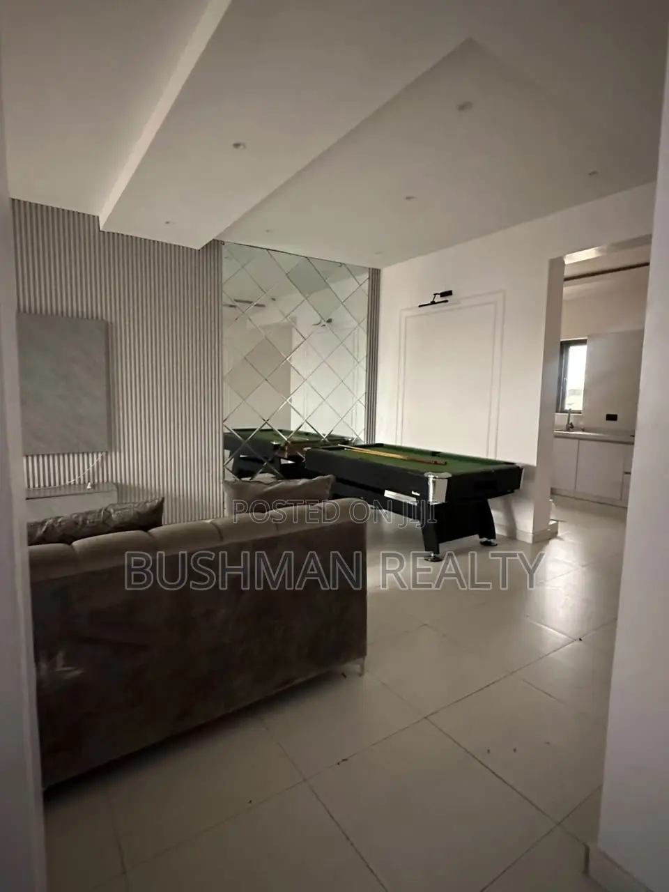 2bdrm Apartment in Lekki Phase 1 for rent