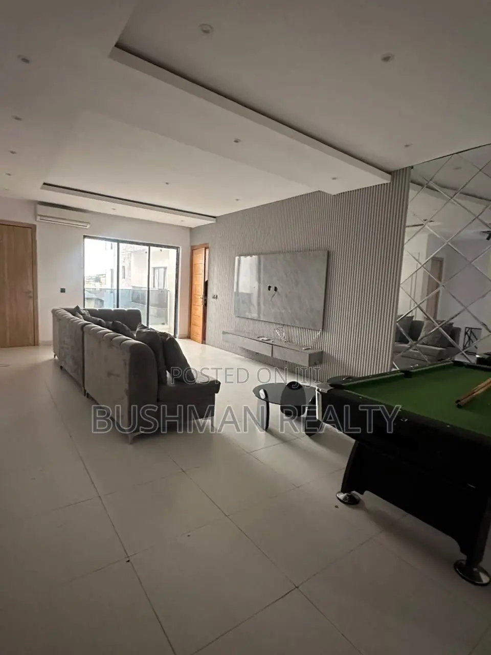 2bdrm Apartment in Lekki Phase 1 for rent