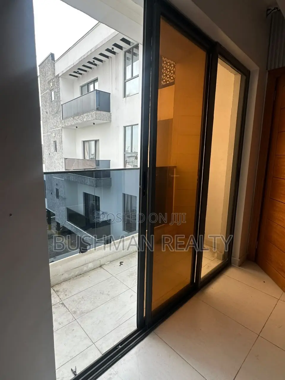 2bdrm Apartment in Lekki Phase 1 for rent