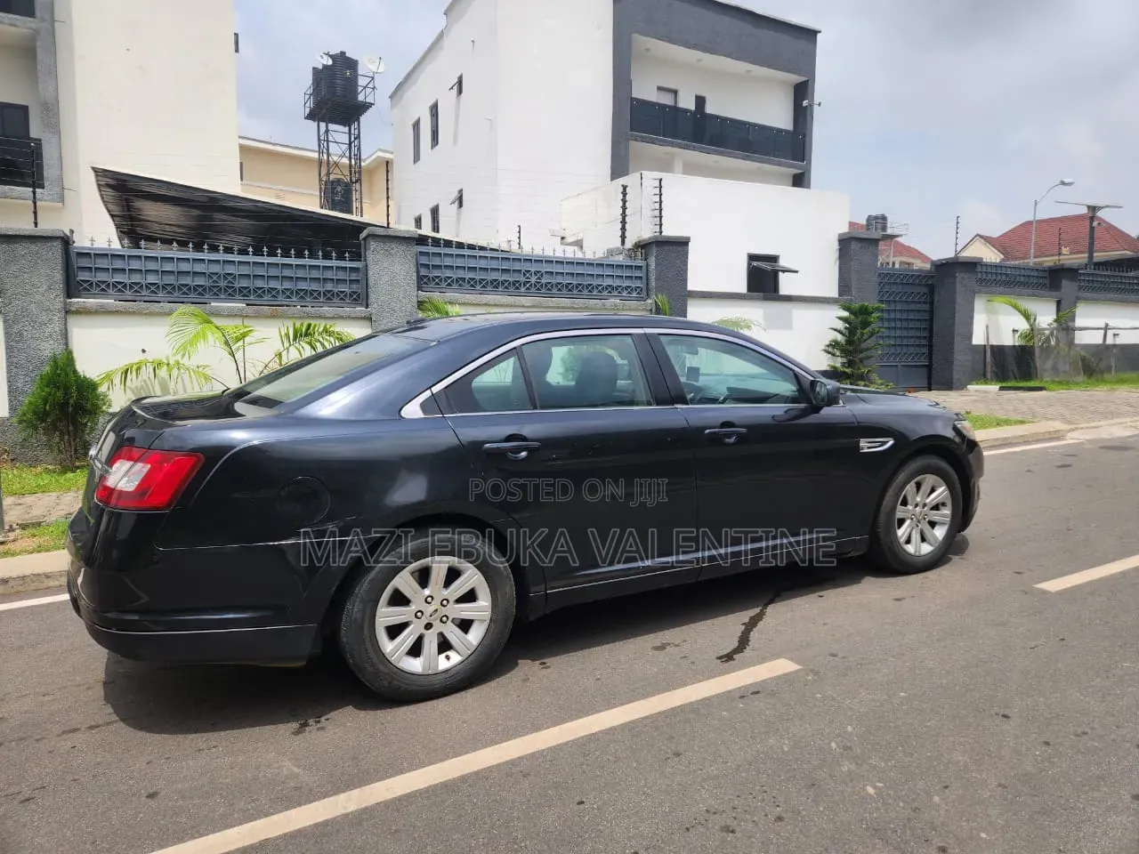 Ford Taurus 2010 Black