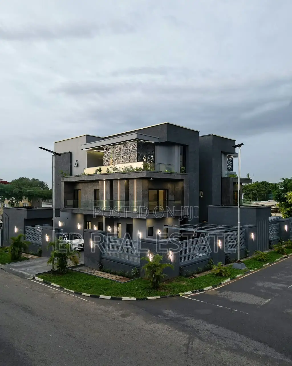 6bdrm Duplex in Wuse for sale