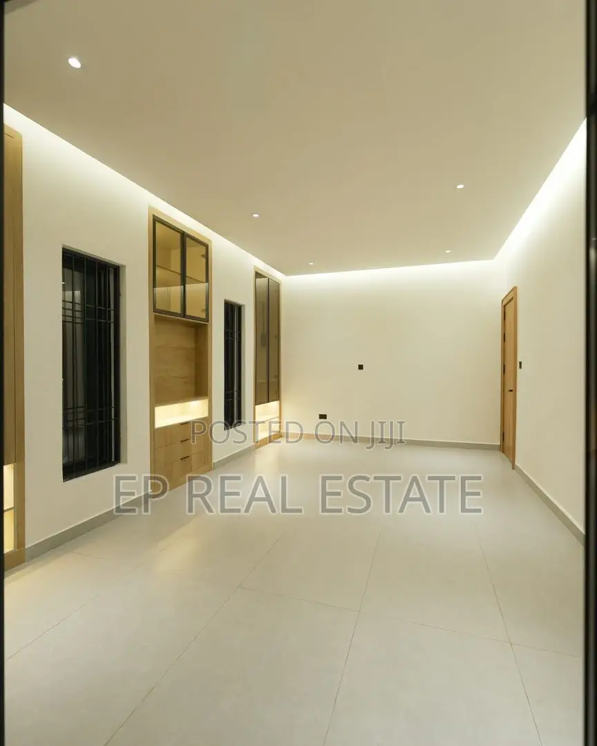 6bdrm Duplex in Wuse for sale