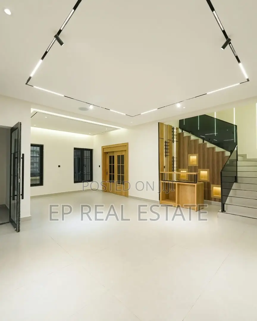 6bdrm Duplex in Wuse for sale