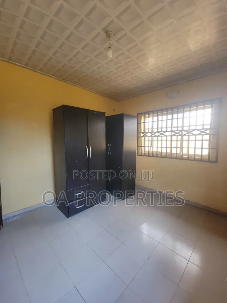 3bdrm Bungalow in Akala Way Akobo for rent