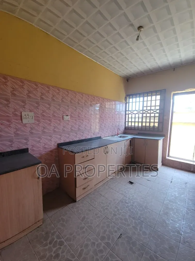 3bdrm Bungalow in Akala Way Akobo for rent