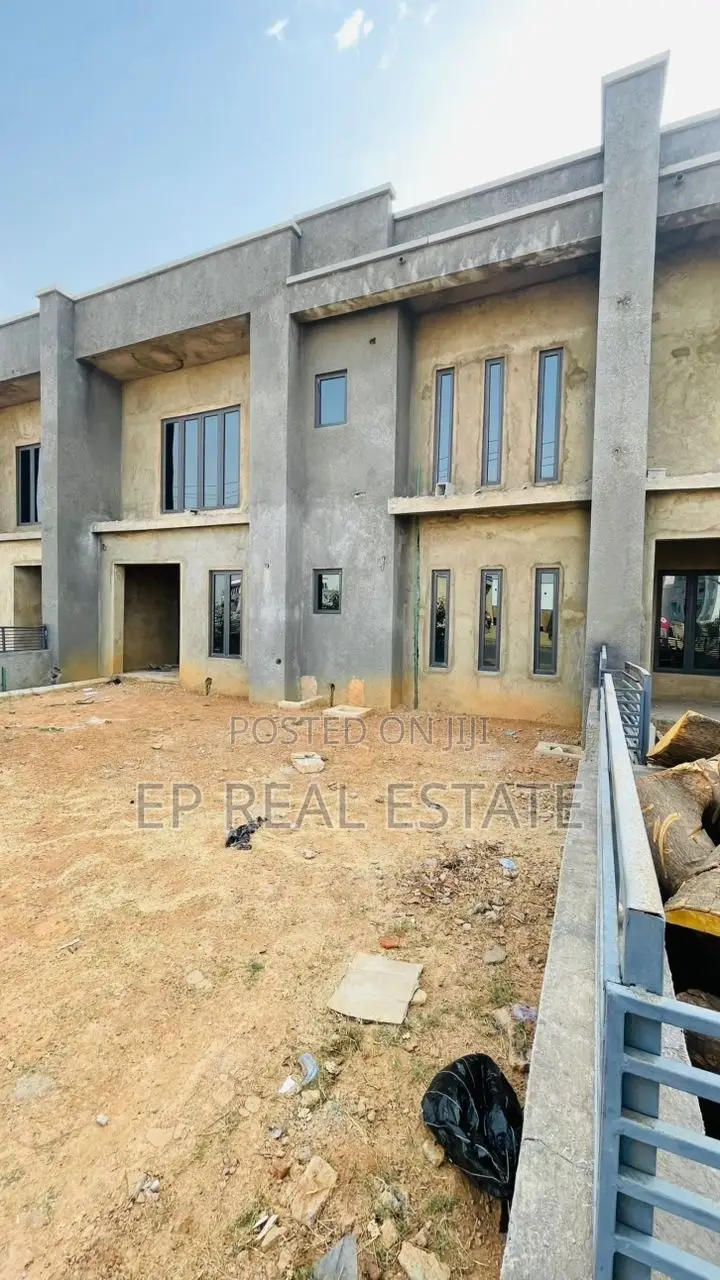 5bdrm Duplex in Lugbe District for sale