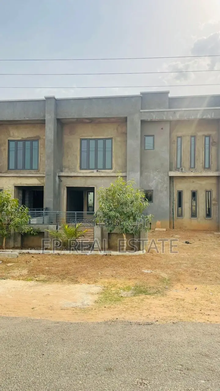 5bdrm Duplex in Lugbe District for sale