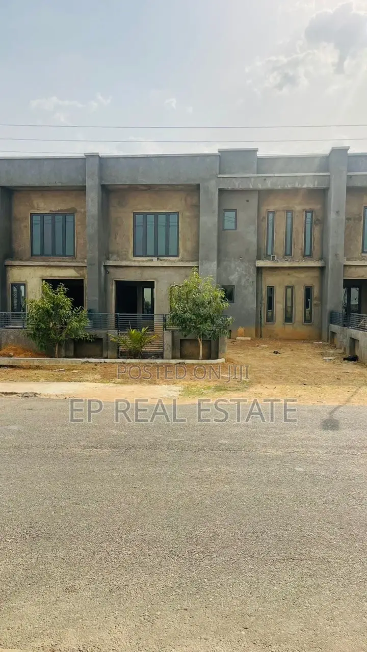5bdrm Duplex in Lugbe District for sale