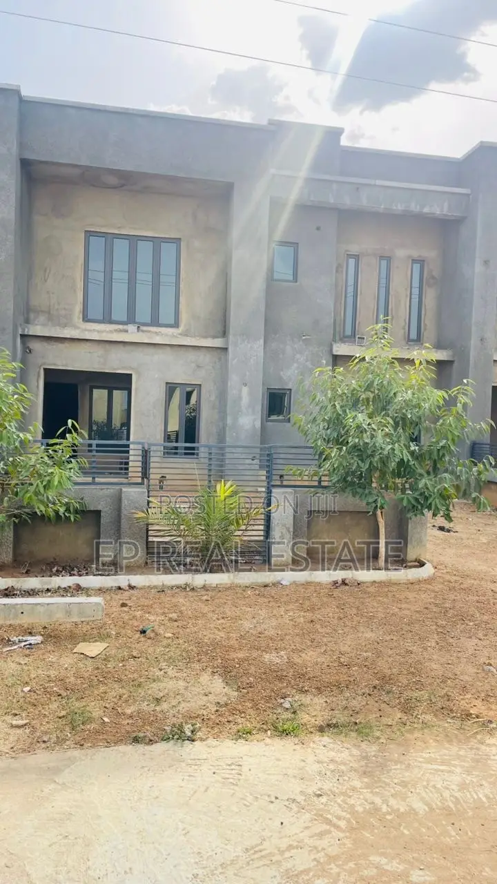 5bdrm Duplex in Lugbe District for sale