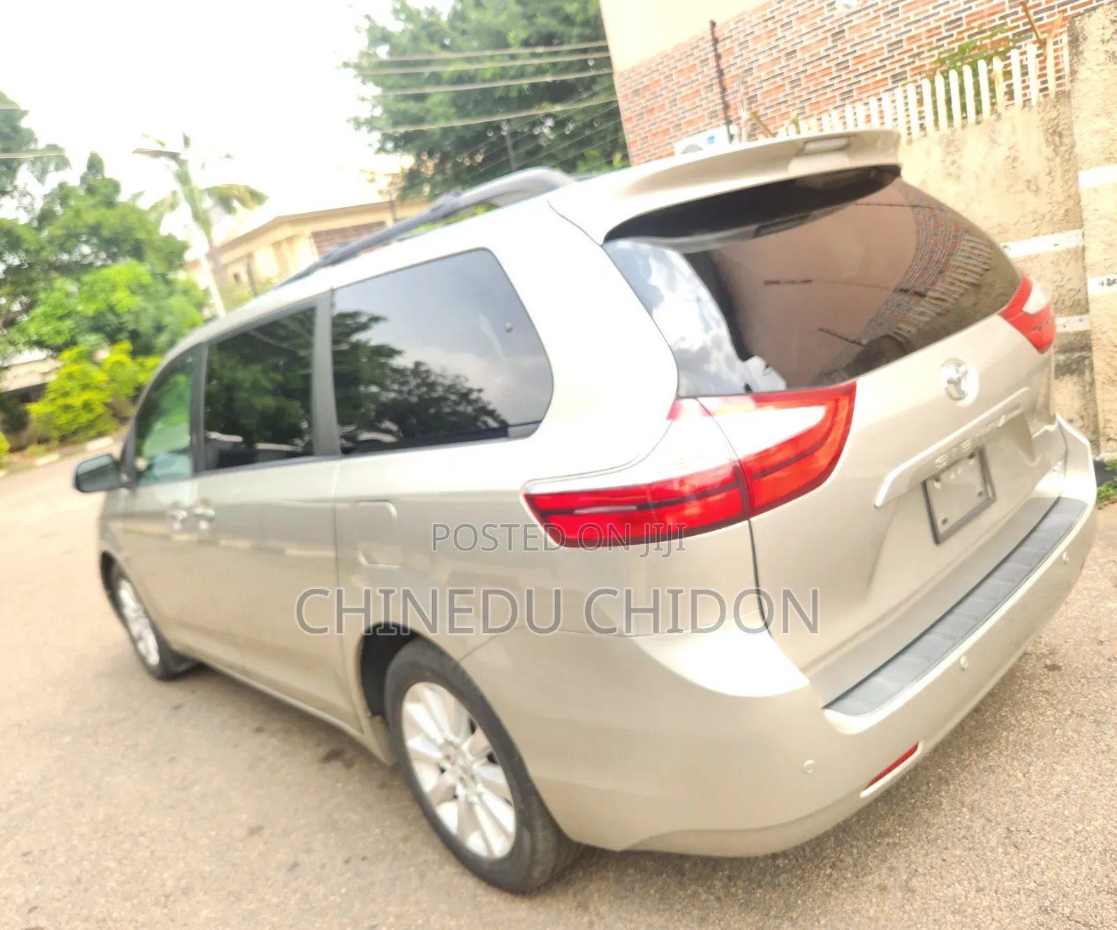 Toyota Sienna 2016 Gold