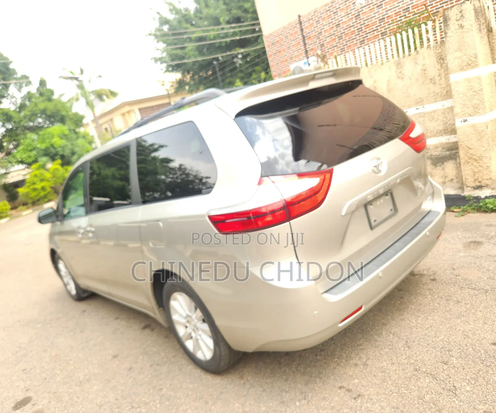 Toyota Sienna 2016 Gold