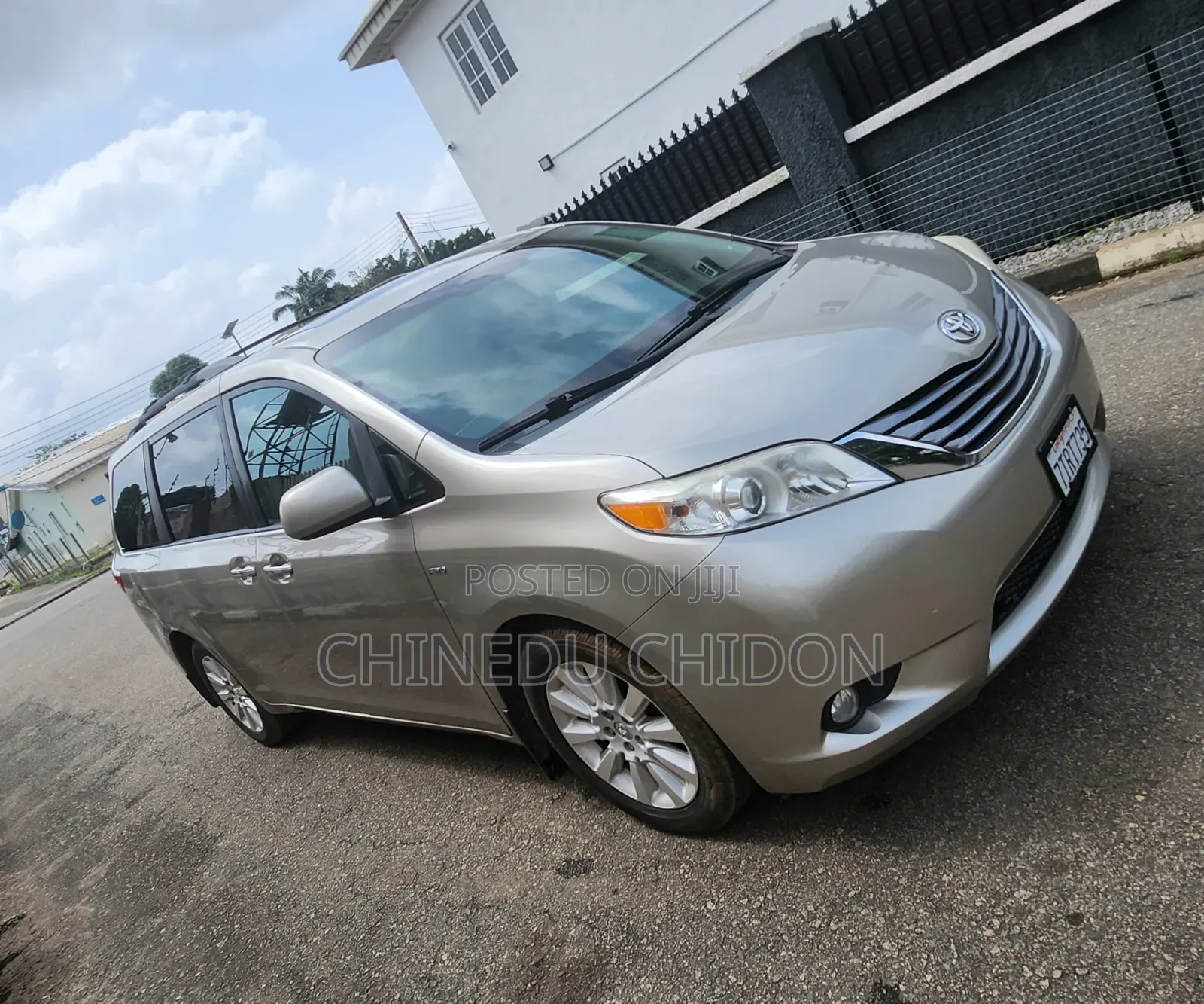 Toyota Sienna 2016 Gold