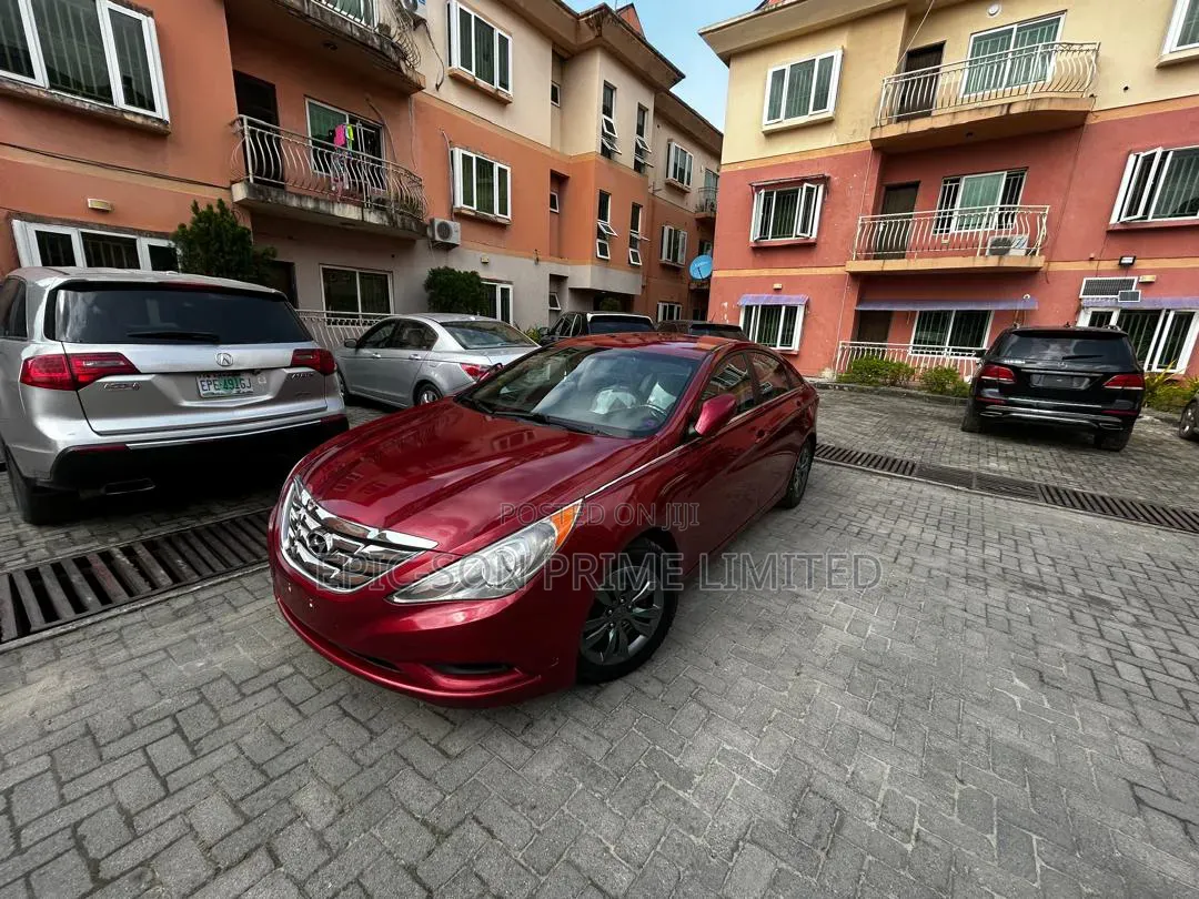 Hyundai Sonata GLS Sedan FWD (2.4L 4cyl 6A) 2013 Red