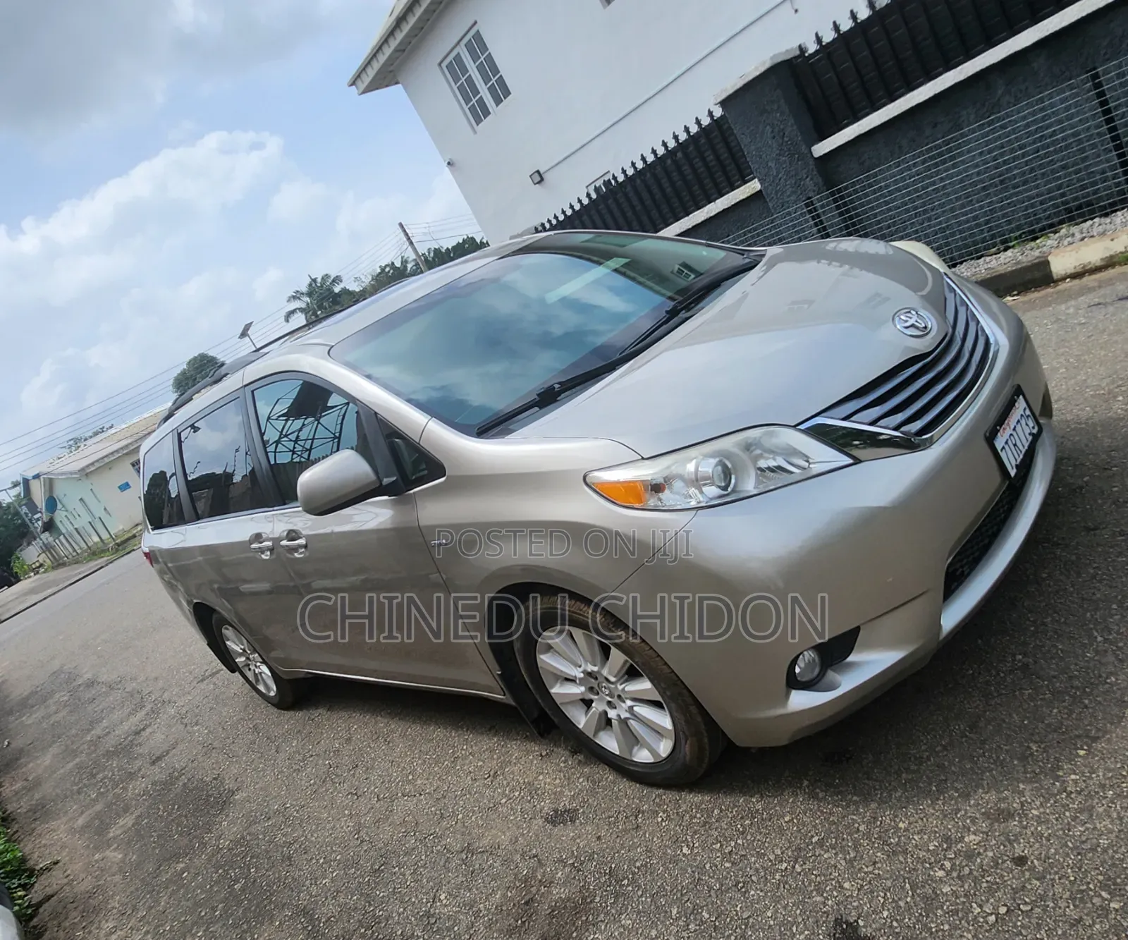 Toyota Sienna 2016 Gold