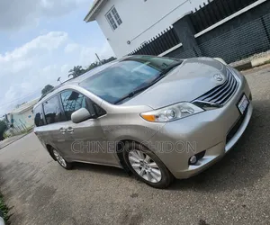 Toyota Sienna 2016 Gold