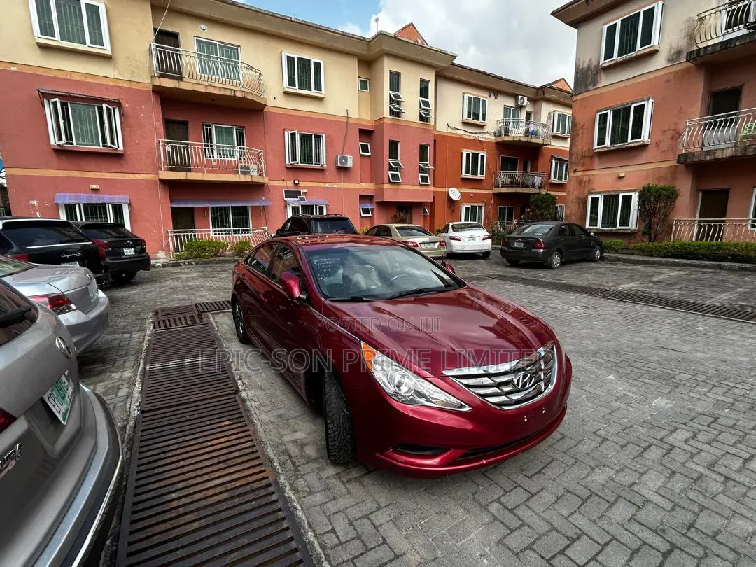Hyundai Sonata GLS Sedan FWD (2.4L 4cyl 6A) 2013 Red